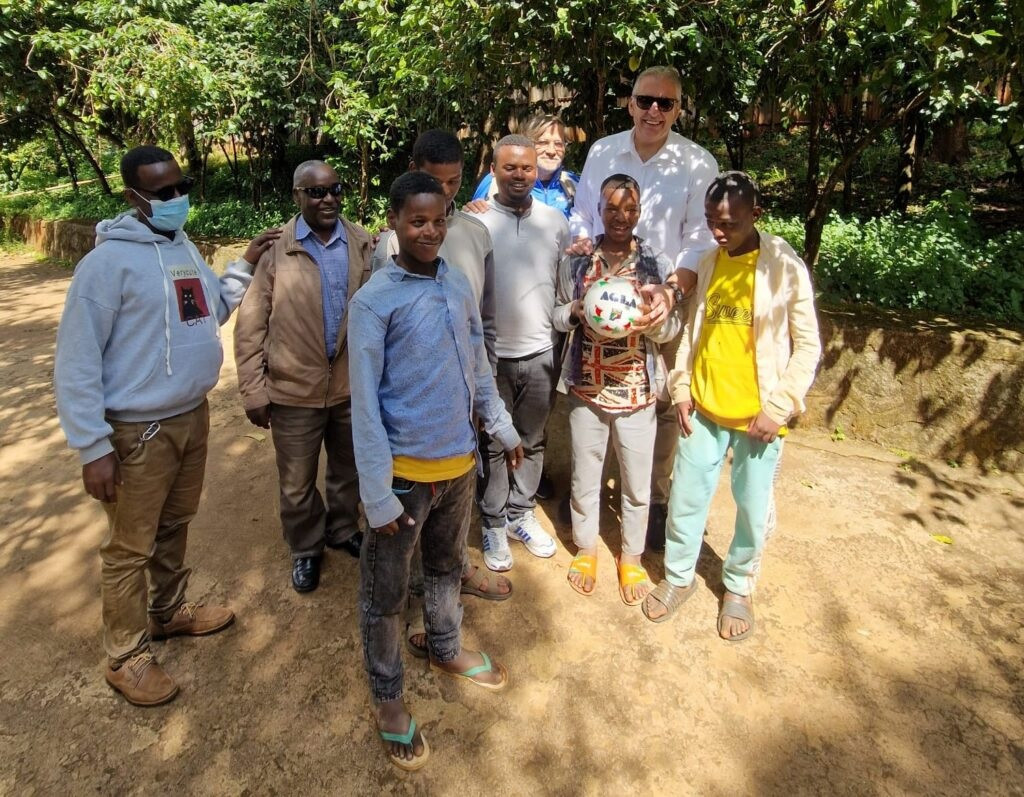 Στην Αιθιοπία για τα τυφλά παιδιά ο πρόεδρος της IBSA